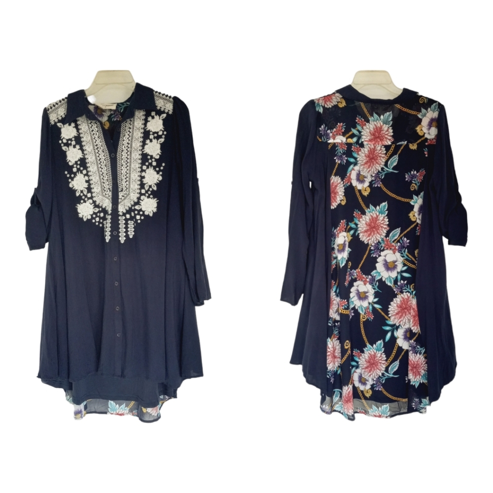 Savanna Jane Tunic Top Size M Navy Crochet Detail Floral Contrast Back Button Up